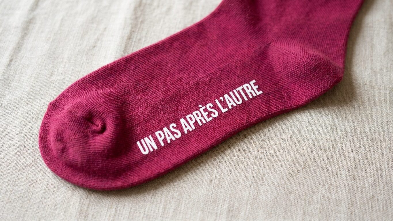 Chaussette à message rose foncé à 2,95 EUR chez Stokomani : la trouvaille mode repérée en rayon cette semaine