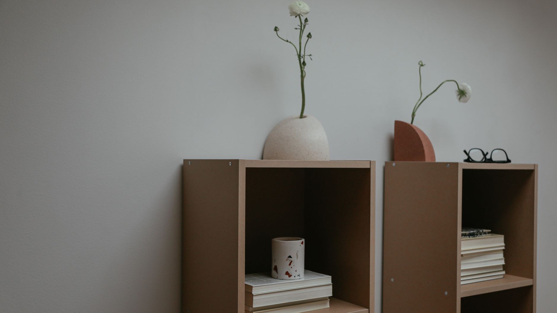 Le serre-livres PORTVAKT d'IKEA à 4.99 EUR : la trouvaille design de la semaine pour organiser vos étagères